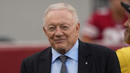 El propietario de los Cowboys, Jerry Jones, ofrece una tregua al superagente de la NFL.
