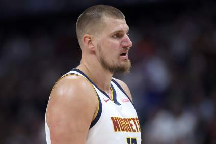 La estrella de los Denver Nuggets, Nikola Jokic, está a punto de hacer historia en la NBA contra los Spurs.