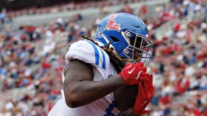 Los Eagles incorporan a un ala cerrada versátil y capaz de realizar grandes jugadas en la agencia libre no seleccionada en el draft: Informe