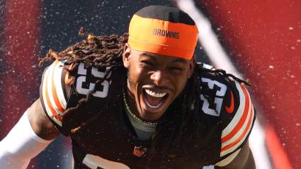 El ex abridor de los Browns, Martin Emerson, encuentra un nuevo equipo en la NFC Sur.