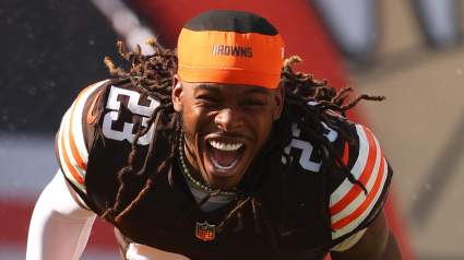 Los Browns frustran el reencuentro con el veterano defensivo con 33 titularidades.
