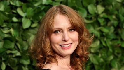 La actriz Alicia Witt, conocida por su papel en Hallmark, revela que apareció en una importante película cuando era niña.