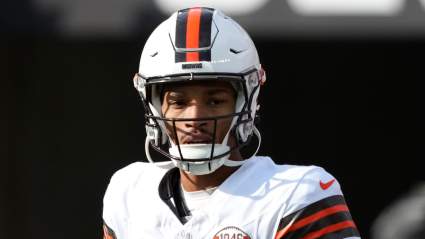 El ex mariscal de campo titular de los Browns es traspasado tras tocar fondo.
