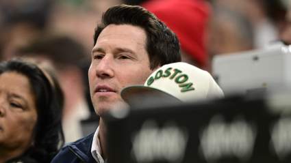 TRASPASO: Los Red Sox traspasan a un prometedor lanzador relevista de 97 mph a un club de la Liga Nacional.