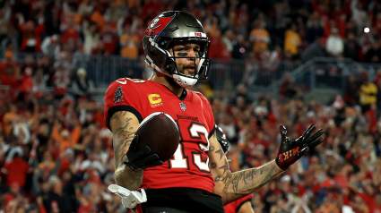 Mike Evans, de los 49ers, revela qué número de camiseta usará con el equipo.