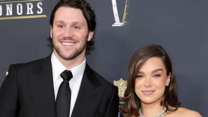 Los padres de Hailee Steinfeld, la esposa de Josh Allen, reaccionan a la noticia del bebé.