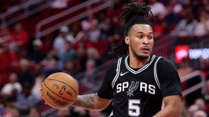 Stephon Castle hace historia para los San Antonio Spurs contra los 76ers.