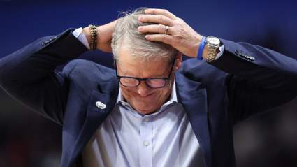 Geno Auriemma pide disculpas tras el intercambio con Dawn Staley mientras salen a la luz nuevos detalles.