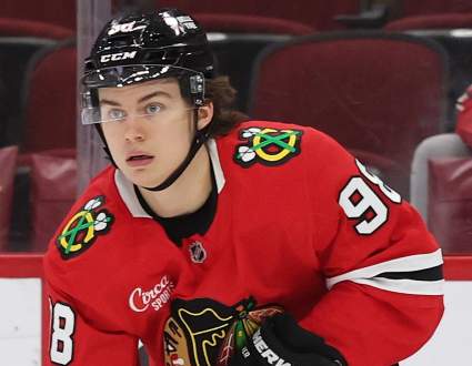 Connor Bedard habla con franqueza sobre las negociaciones contractuales con los Blackhawks.