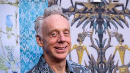 Mike White analiza el impacto de 'Survivor' en la cuarta temporada de 'The White Lotus'.