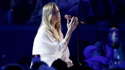 LeAnn Rimes está "verdaderamente desconsolada" tras posponer sus conciertos debido a una "grave enfermedad".