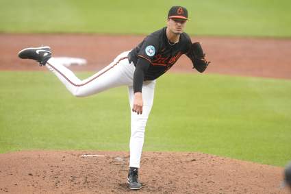 Los Dodgers de Los Ángeles adquieren al lanzador diestro de los Orioles mediante un intercambio.