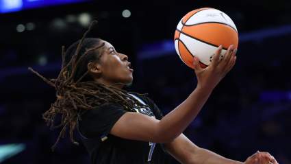Los Angeles Sparks adquieren a Ariel Atkins en un intercambio estelar con Chicago Sky.