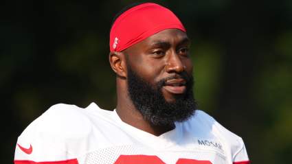 El ala defensiva de los Commanders, Charles Omenihu, humilla al dos veces MVP de la NFL.