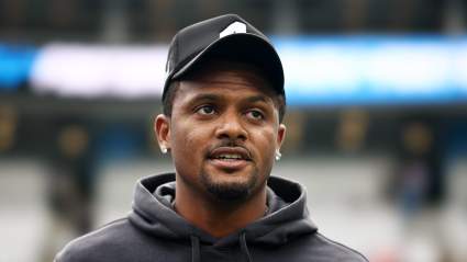 El mariscal de campo de los Browns, Deshaun Watson, envía un mensaje con las acciones de Shedeur Sanders.