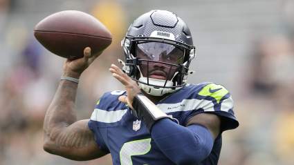 Los Seahawks generan dudas sobre su mariscal de campo tras la decepcionante temporada del novato.