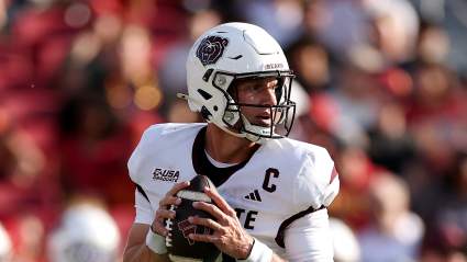 Los Raiders incorporan a otro mariscal de campo de 1,96 metros a su plantilla.