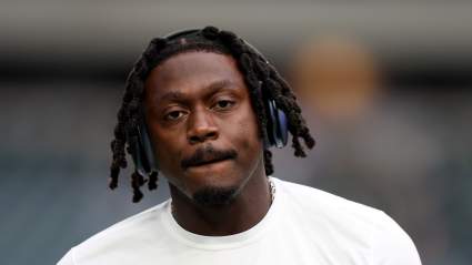 Los Eagles muestran interés en un receptor veloz en medio de las dudas sobre AJ Brown.
