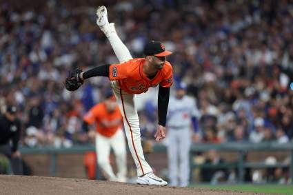 Los Angelinos de Los Ángeles anuncian la incorporación de Joey Lucchesi durante el partido contra los Marineros.