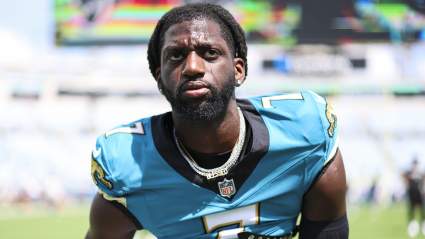 Los Buccaneers consiguen un receptor abierto de la AFC con 1200 yardas mediante un intercambio.