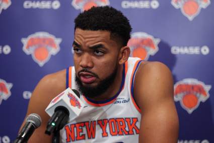 Los New York Knicks anuncian la incorporación de Karl-Anthony Towns antes del partido contra los Bulls.