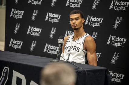 Los San Antonio Spurs anuncian la incorporación de Victor Wembanyama antes del partido contra los Blazers.