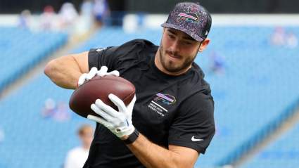 El entrenador de los Bills elogia a Dalton Kincaid a pesar de las preocupaciones por su lesión.