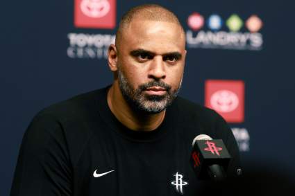 El entrenador de los Rockets, Ime Udoka, recibe una advertencia antes de la serie contra los Lakers.