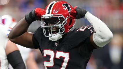 El mayor riesgo de los Falcons en el draft parece aún peor un año después.