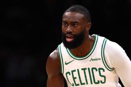 Jaylen Brown hace un anuncio horas antes del sexto partido de los Boston Celtics contra los Philadelphia 76ers.