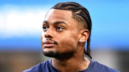 El nuevo safety de los Bears, Coby Bryant, reacciona a la descripción de dos palabras que Ben Johnson hizo de él.