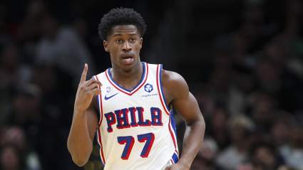 VJ Edgecombe, de los Philadelphia 76ers, reacciona a su frustrante debut en la postemporada.