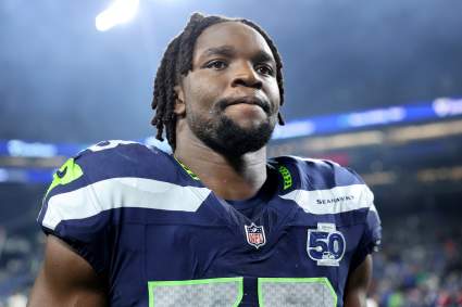 Un exjugador de los Seahawks especializado en presionar al mariscal de campo entra en la peor lista de agentes libres.