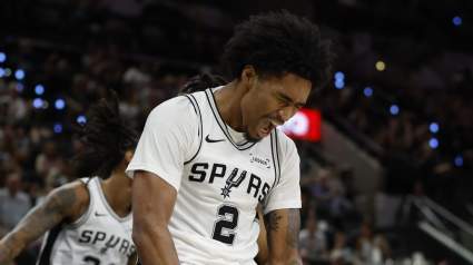 Un novato de los Spurs hizo historia en la NBA antes del partido contra los Nuggets.