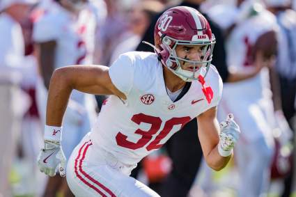 Kalen DeBoer identifica a los jóvenes jugadores más prometedores de Alabama durante los entrenamientos de primavera.