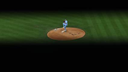 Los Blue Jays devuelven a un jugador seleccionado en la Regla 5 y a un prometedor lanzador a su rival de la División Este de la Liga Americana.