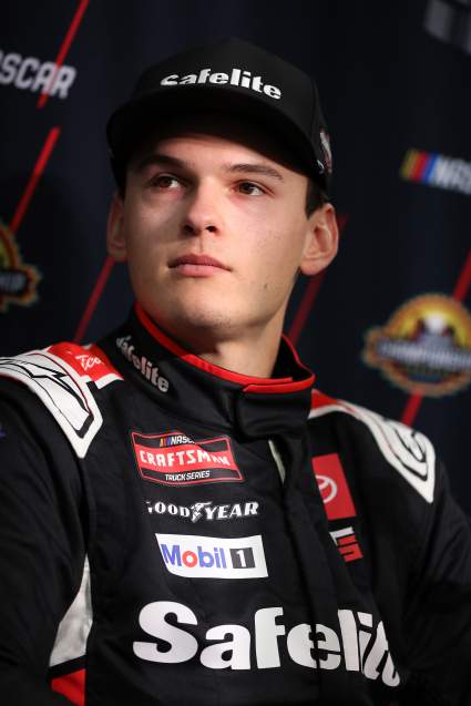 NASCAR: Corey Day logra la victoria en el Talladega Superspeedway, pero un accidente al final de la carrera la decide.