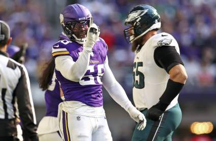 Los Eagles adquieren a un pass rusher Pro Bowl con 38 capturas en un movimiento estelar del día del Draft.