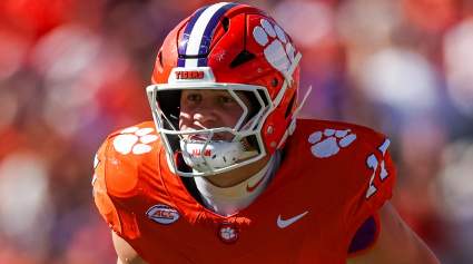 Los Texans suman a Wade Woodaz y Febechi Nwaiwu en el Draft tras el intercambio con los Chargers.