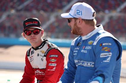 NASCAR: El incidente entre Austin Hill y Jesse Love en el Kansas Speedway deja daños en el RCR.