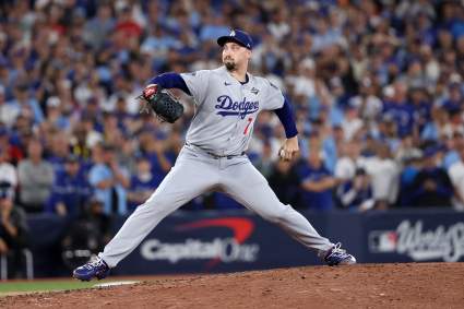 Los Dodgers de Los Ángeles toman una decisión sobre Blake Snell durante la serie contra los Giants.
