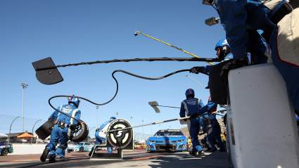 El campeón del Super Bowl se une al equipo de mecánicos de NASCAR en Talladega, y esto conduce a una victoria.