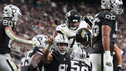 Un ex liniero defensivo de los Raiders, de gran tamaño, firma con los Giants en la agencia libre.