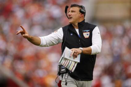 Mike Vrabel explica su proceso de pensamiento sobre el posible intercambio de selecciones de primera ronda.