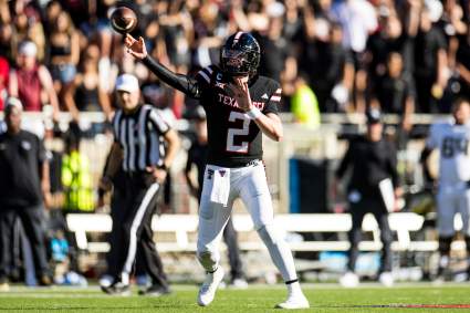 Los Patriots reciben a un interesante quarterback para una visita antes del Draft de la NFL.