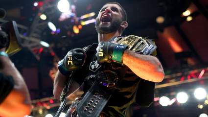 Islam Makhachev es elogiado como el "mejor de todos los tiempos" por su rival Carlos Prates.