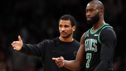 Joe Mazzulla, de los Celtics, explica la decisión defensiva sobre los escoltas estrella de los Sixers.