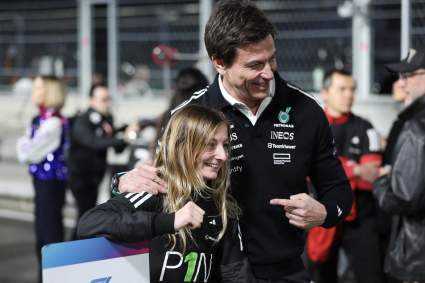 Doriane Pin hace historia al convertirse en la primera mujer en conducir un coche de Fórmula 1 de Mercedes.