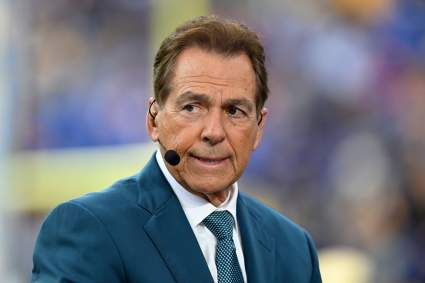Nick Saban fue captado por un micrófono abierto criticando duramente a la selección del draft de los Cowboys.