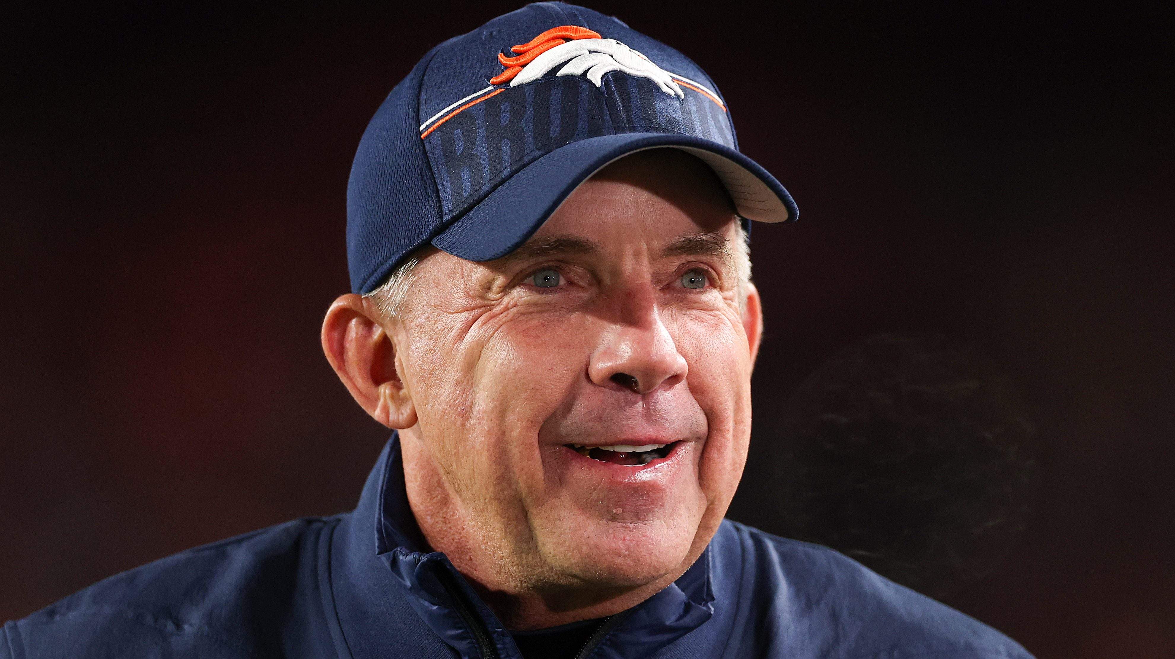 Red Murdock Hi Los Broncos convierten a Red Murdock en